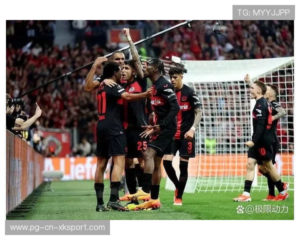 多特锋线互换撕裂防守，德甲赛场折射激情